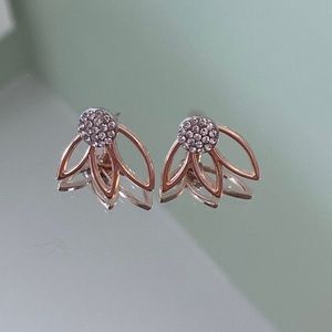 Rose gold stud with leaf jacket
